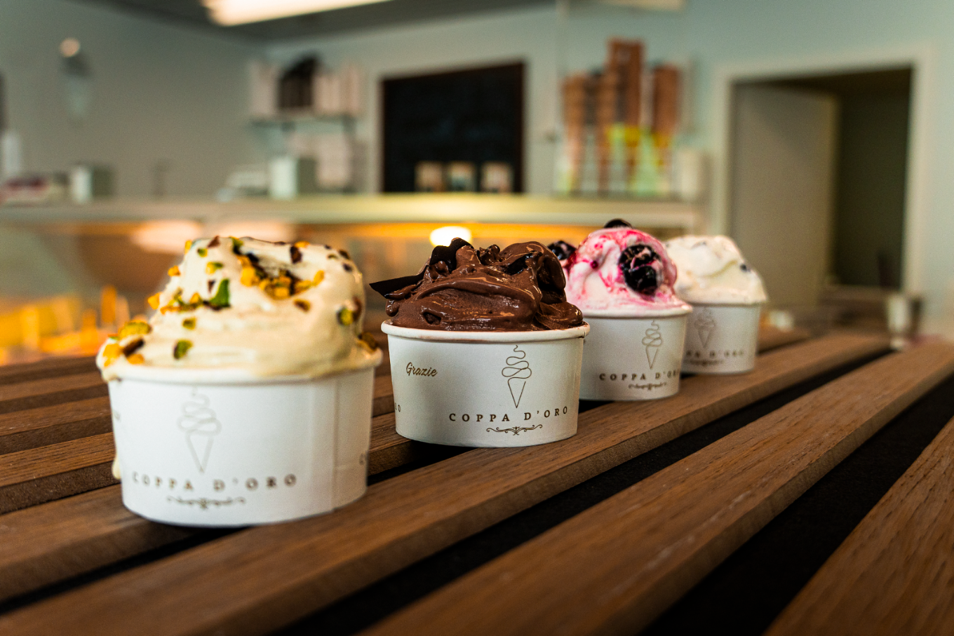 Coppette di gelato Coppa d'Oro sul bancone